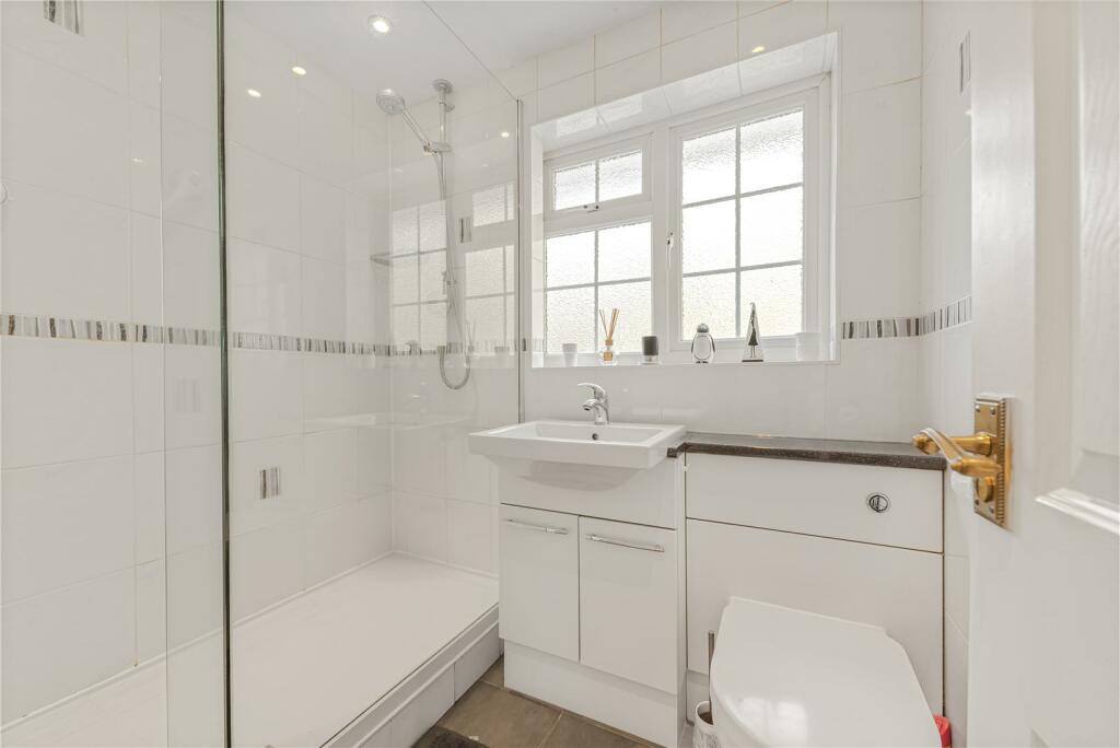 SHOWER  ROOM