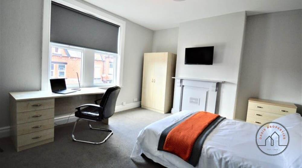 Bright, modern double bedroom with a comfortabl...