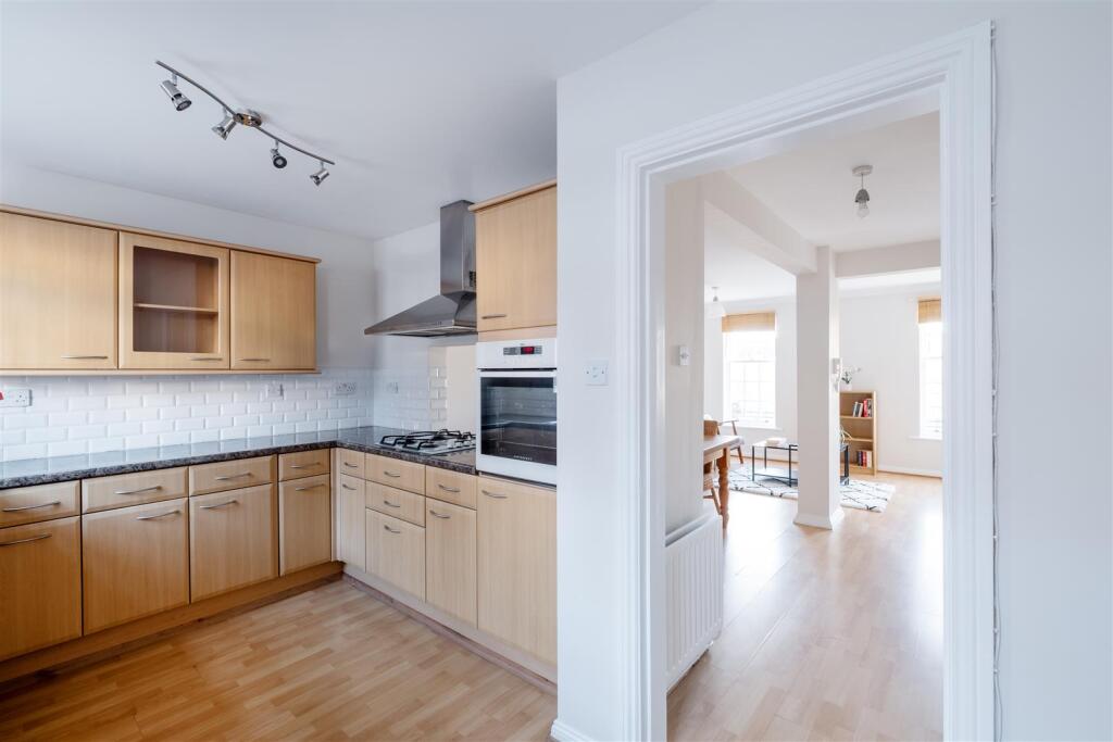 18 Dobson Cres HE-21.jpg