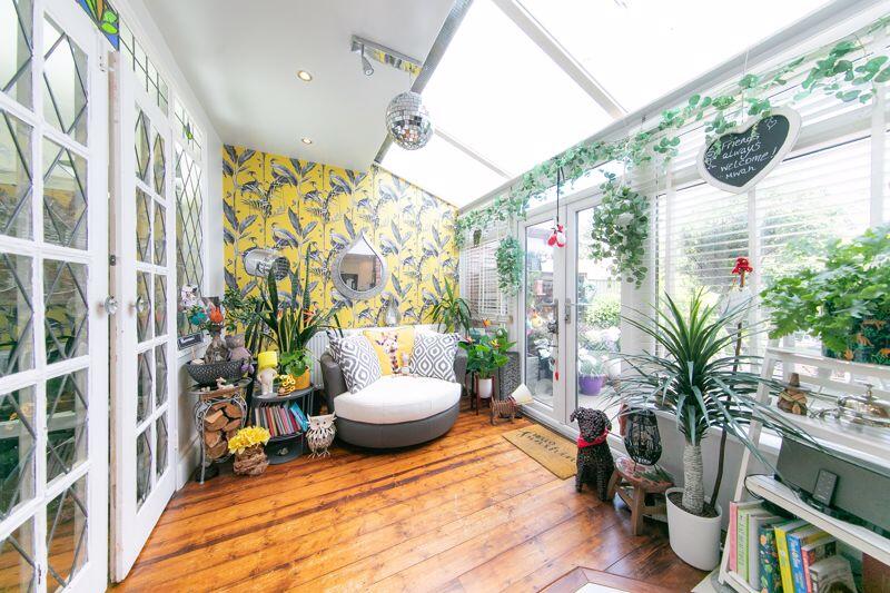 Sun lounge/dining room