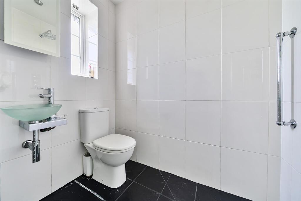 Ensuite to Bedroom Two