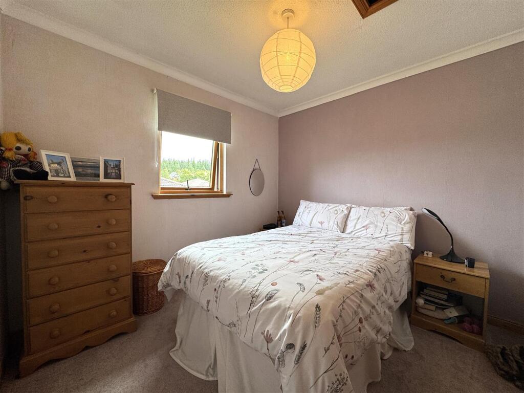 BEDROOM.JPG
