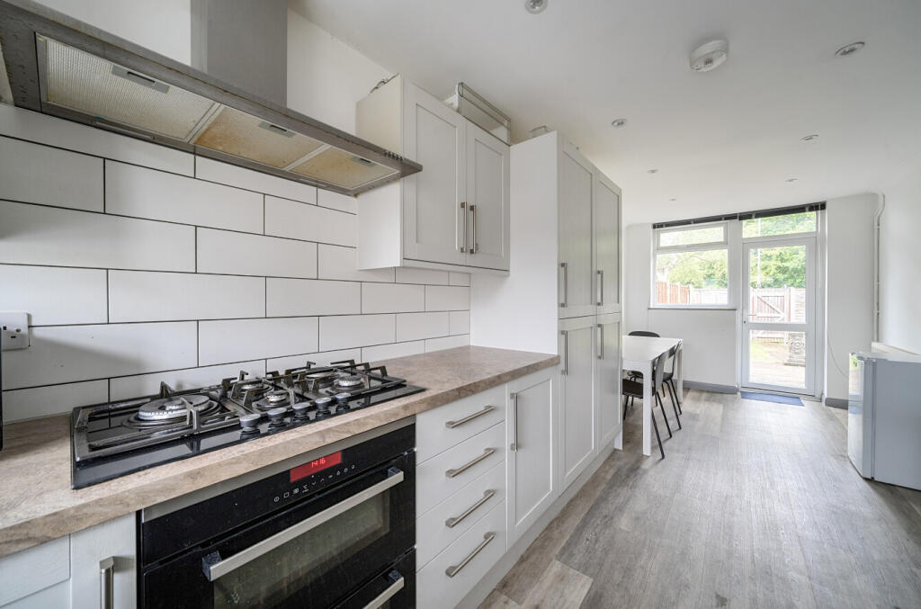 1296132-4-6841bb8...