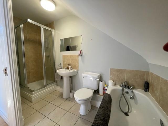 9 Wealden bathroom.jpg