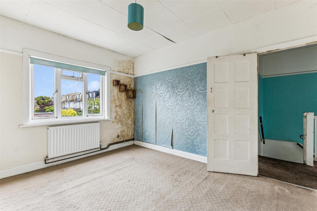 8 (99).Greenend Road, W4 - FOR SALE