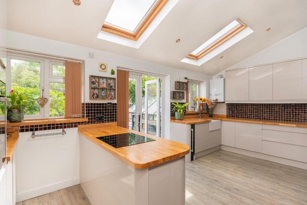 2S5RKE - Kitchen B.jpg