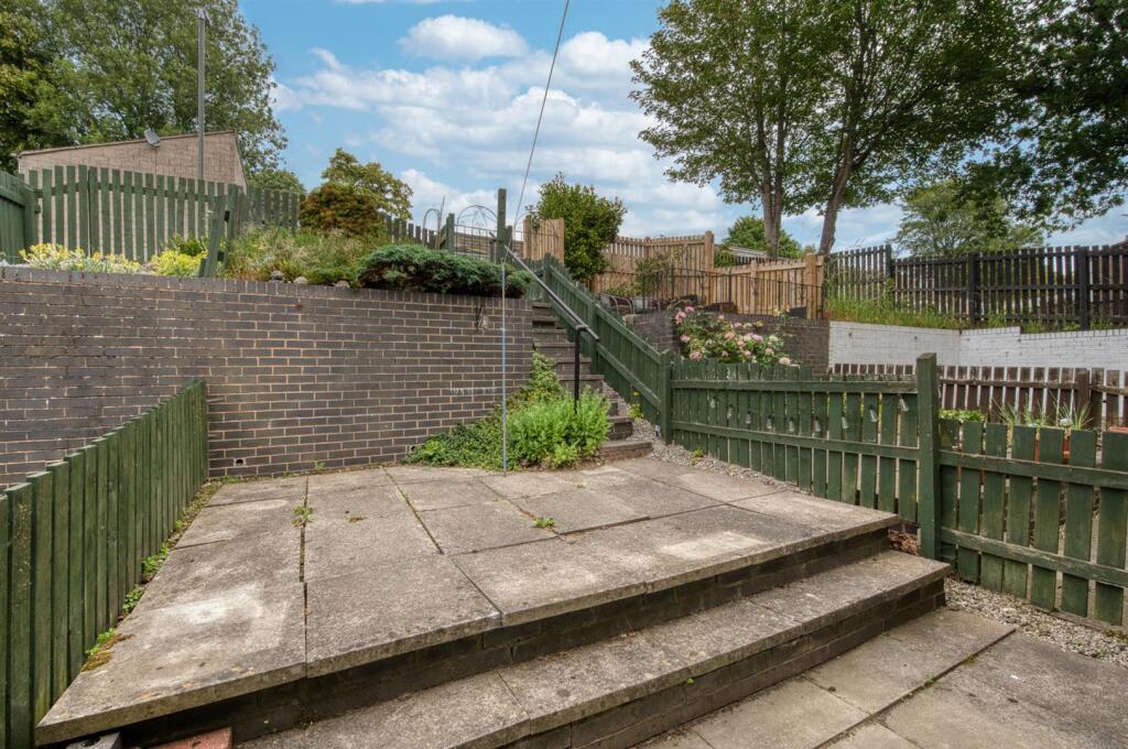 Garden - dining patio.jpg