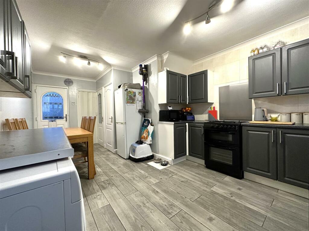 Large Dining Kitchen 833