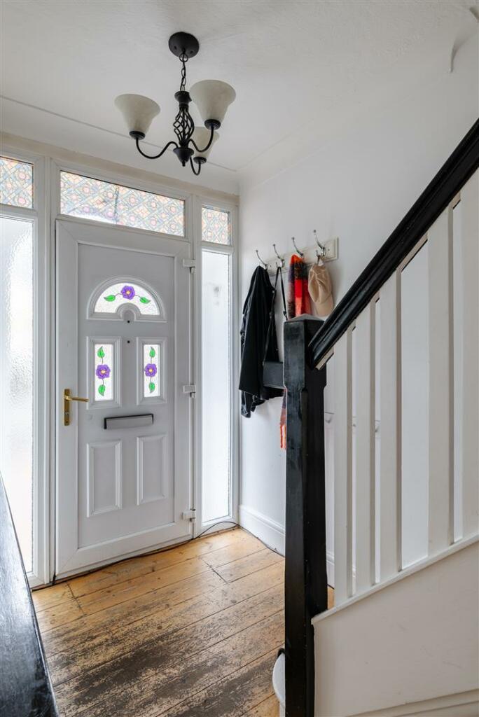 Thornwood Close, E18