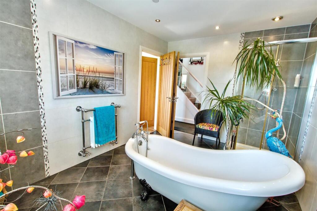 Jack &amp; Jill Bathroom