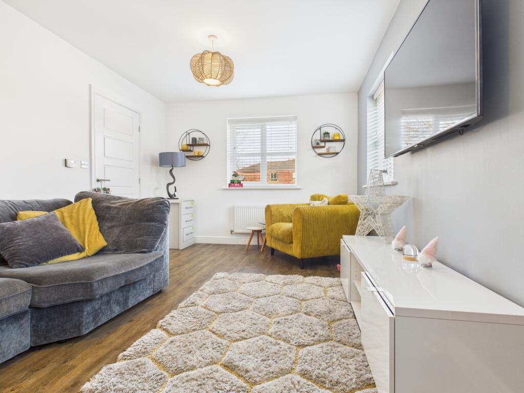 CAM03729G0-PR0193-STILL016