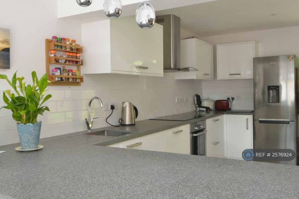 Kitchen And Breakfast Bar