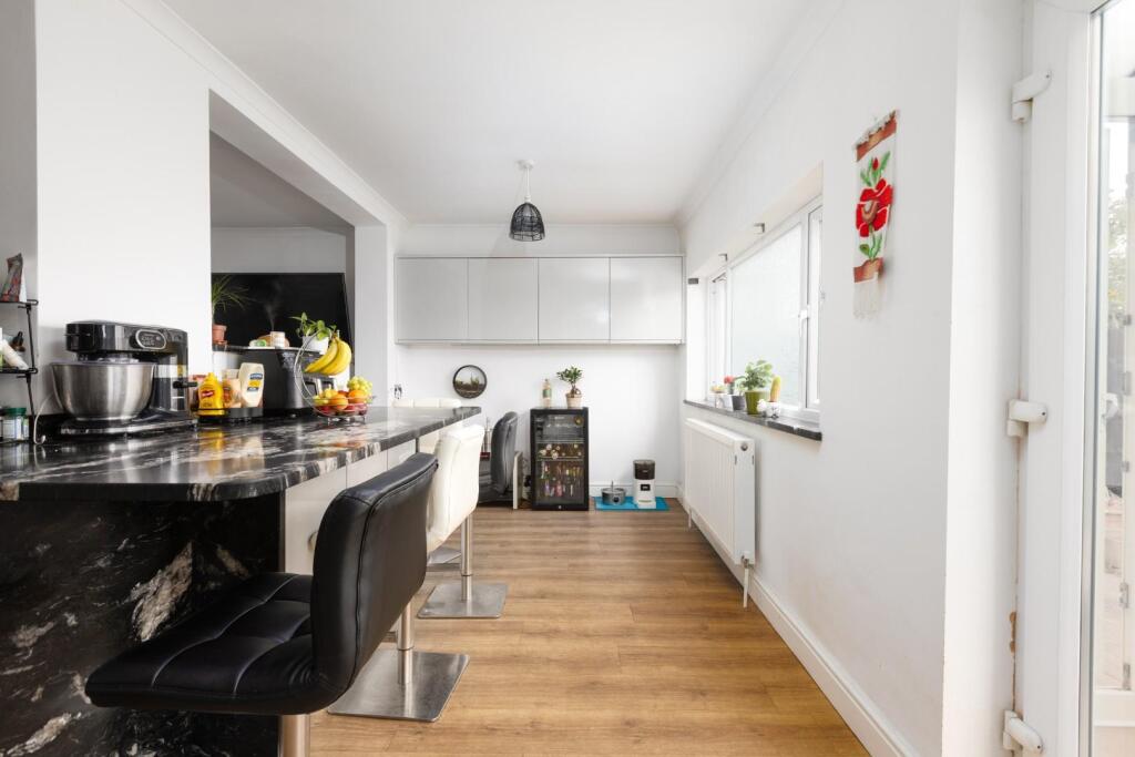 15 Guernsey Avenue, BS4-14.jpg