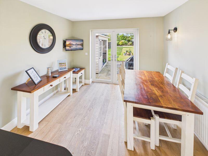 Dining kitchen - dining area