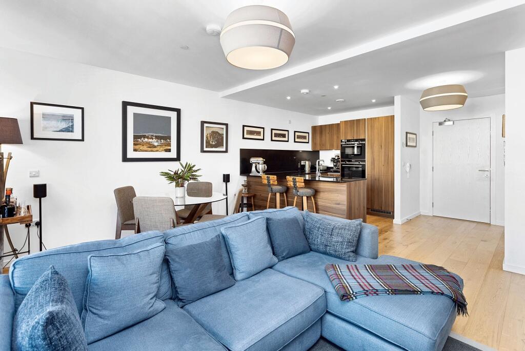 Lounge/Dining/Kitchen Area