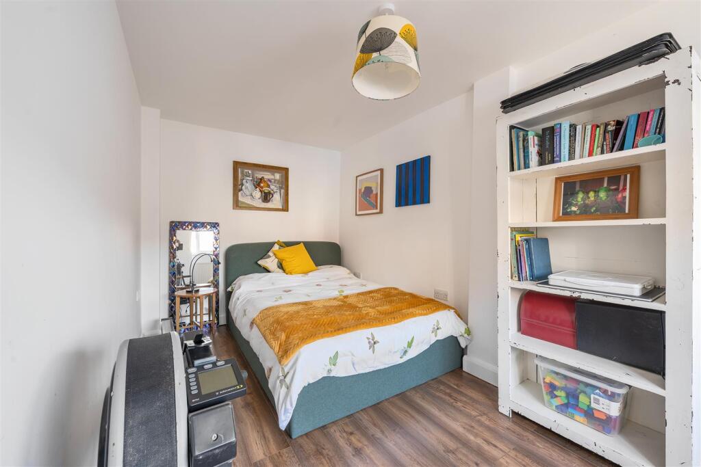 Dean Gardens, E17