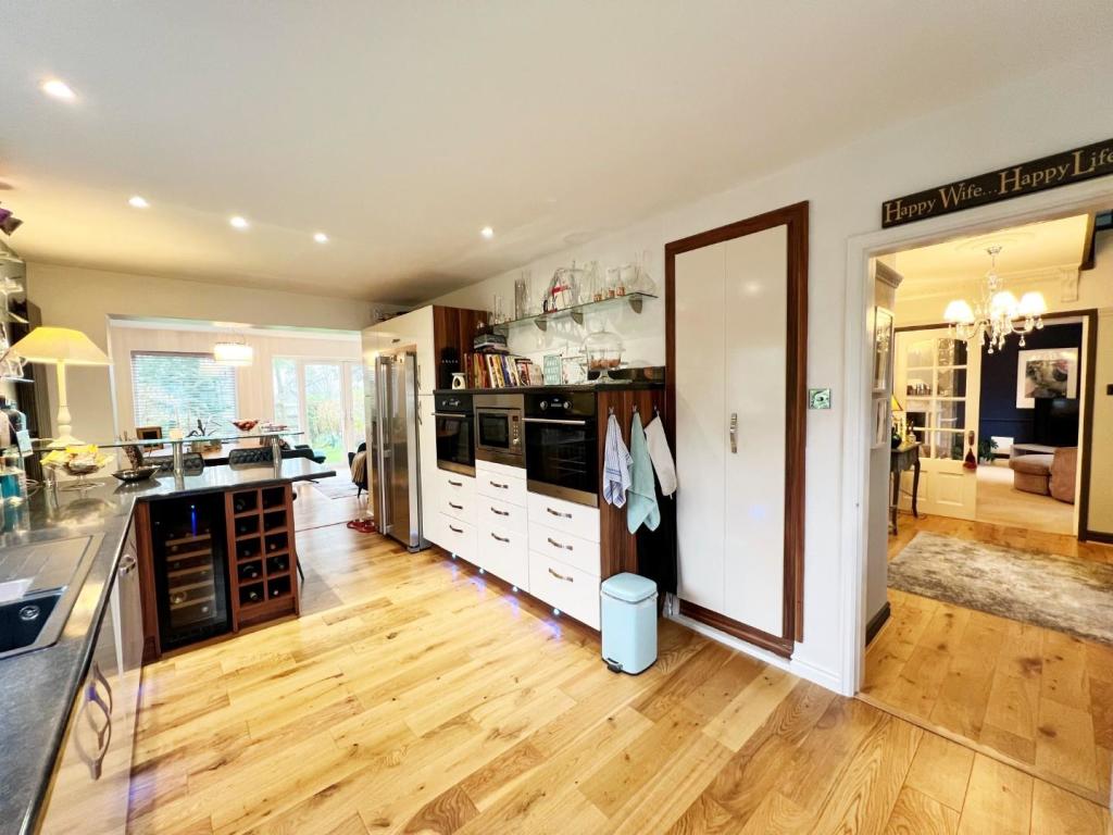 Kitchen pic 4.jpg