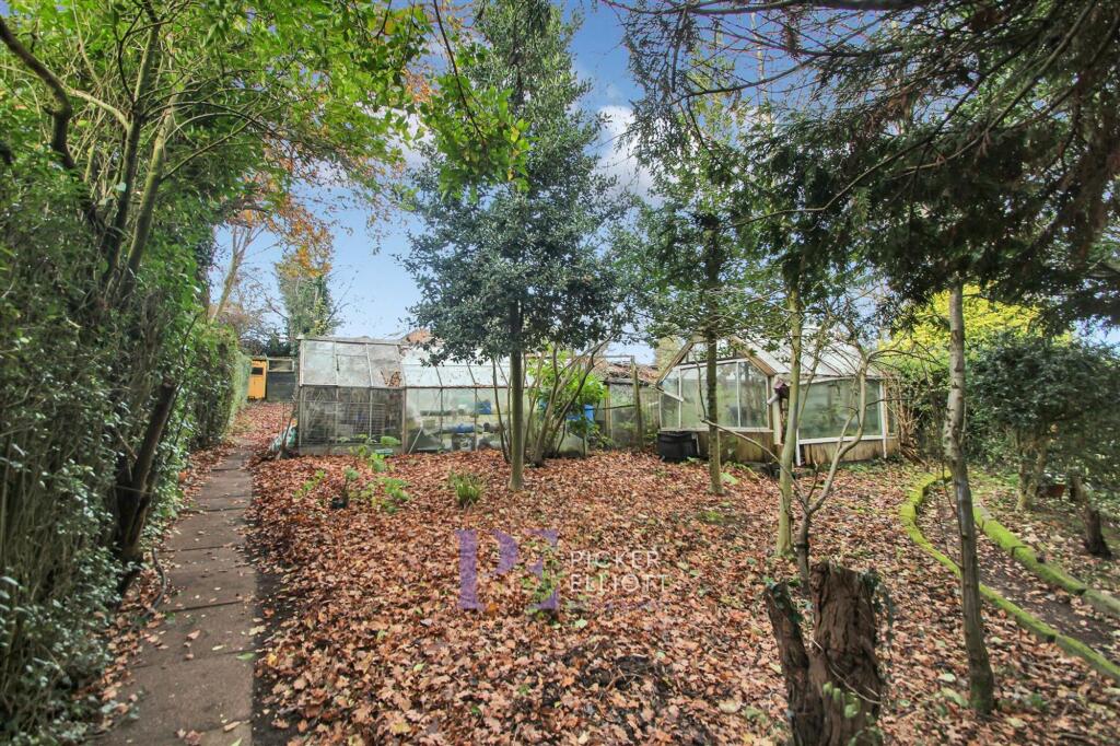 Extensive Rear Garden