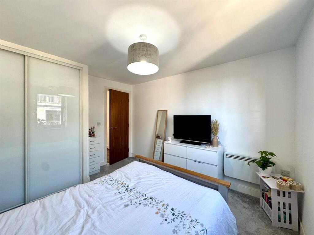 Bedroom pic 3.jpeg