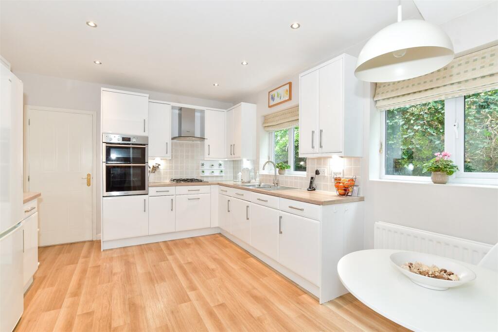 Kitchen/ Breakfast Room