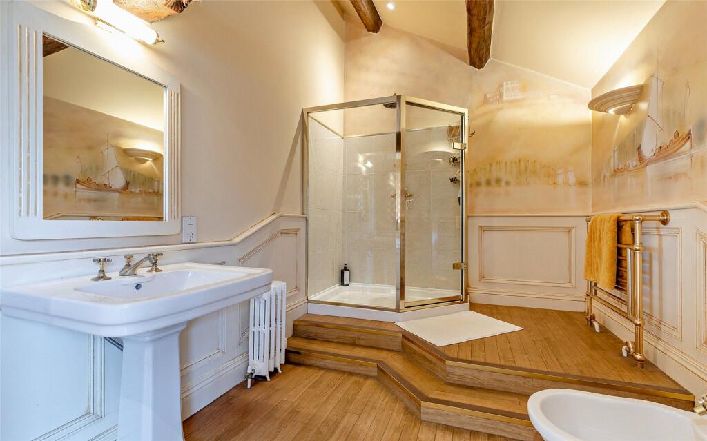 Bed 1 En Suite