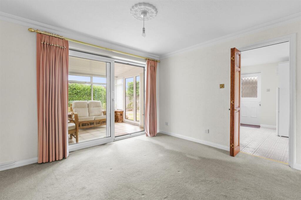 4 Grange Road, HP15 7QZ-8.jpg