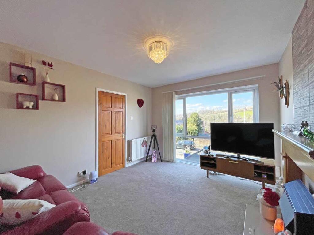 Holly Park Drive 46 Lounge Front.....jpg