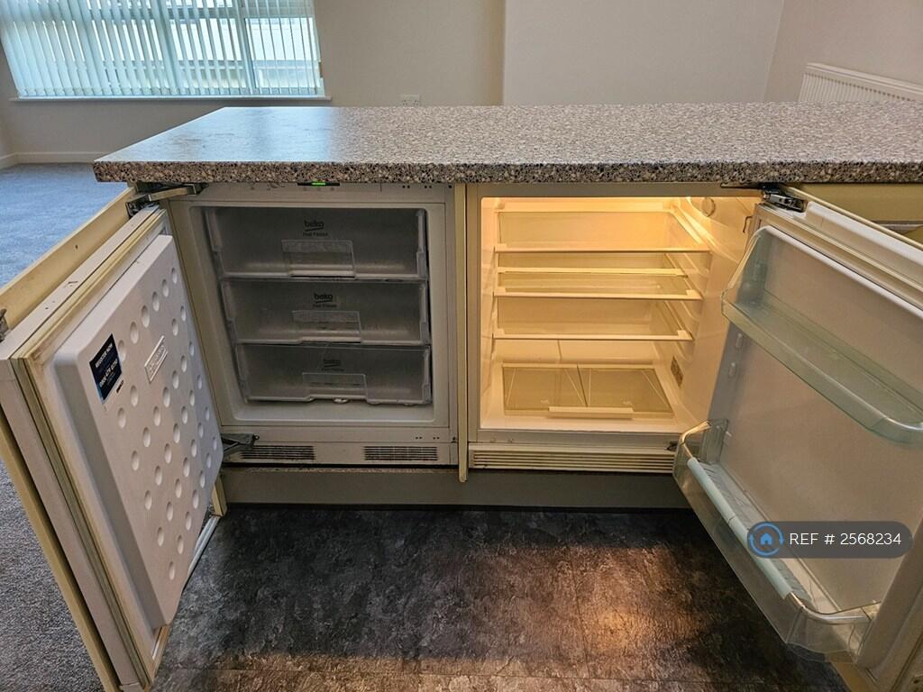 Integral Fridge And Freezer 