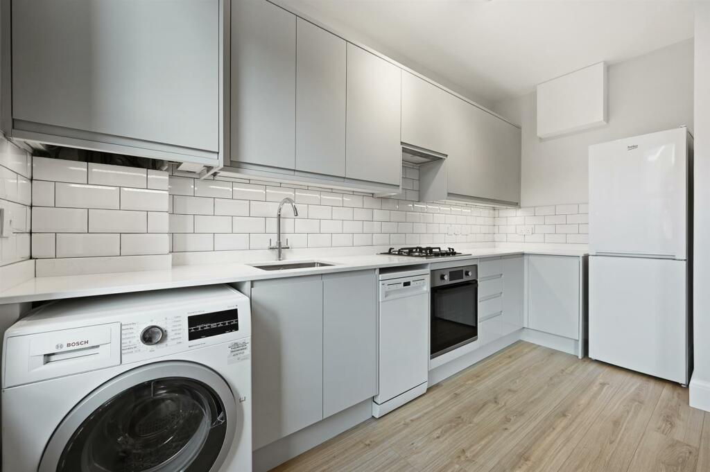 RCREE- Flat C, 7 castle hill parade- kitchen 3 (1)