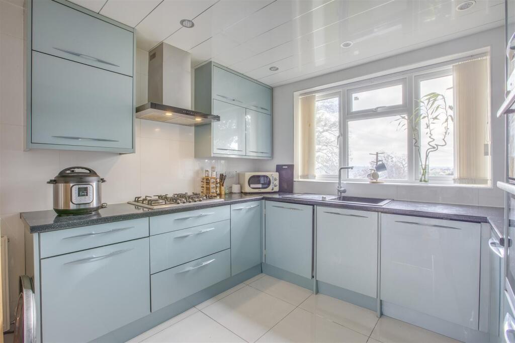 120 Deeds Grove, HP12 3NZ-4.jpg