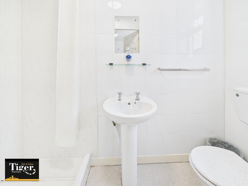 CAM02176G0-PR0547...