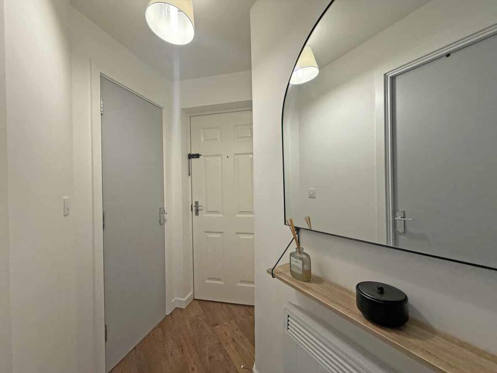 Junction Gardens 100 - Entrance Hall 1.jpg