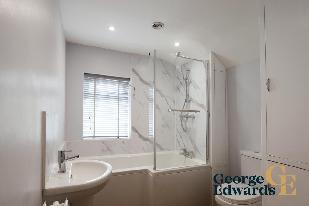 Family Bathroom 