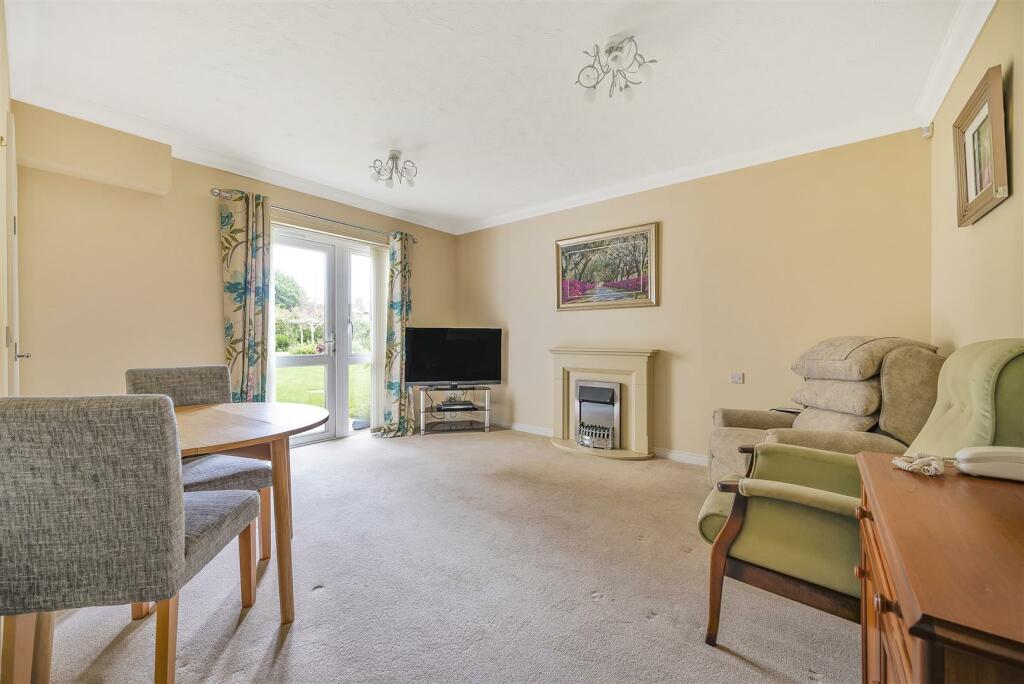Living room 4.jpg