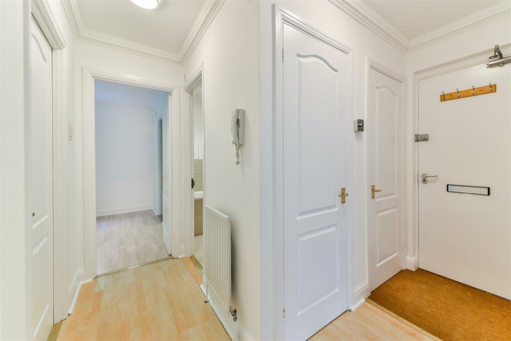 CORNER FARM CLOSE, 21- (14).jpg