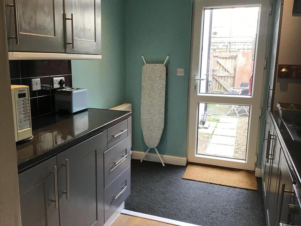 Kitchen:
