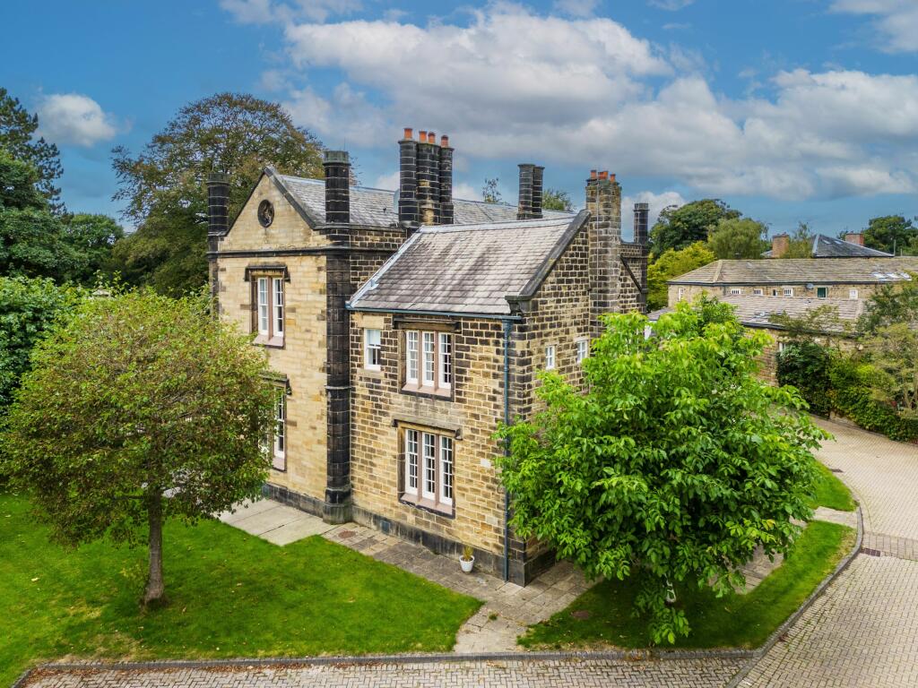 Front of House Outside 