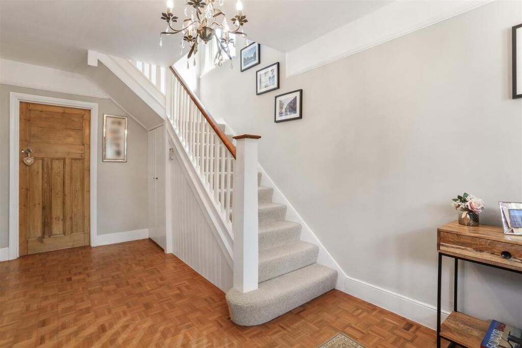 630631790 - 195 Woodcote Road, SM6 18.jpg