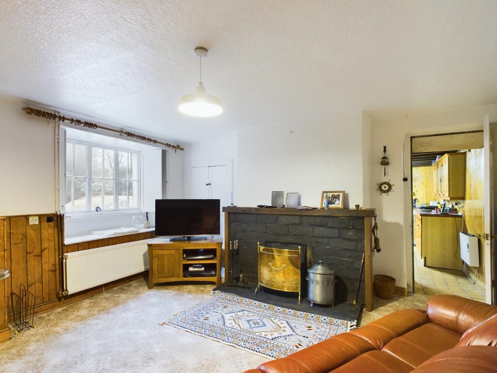 Living Room 2 T202508061559.jpg