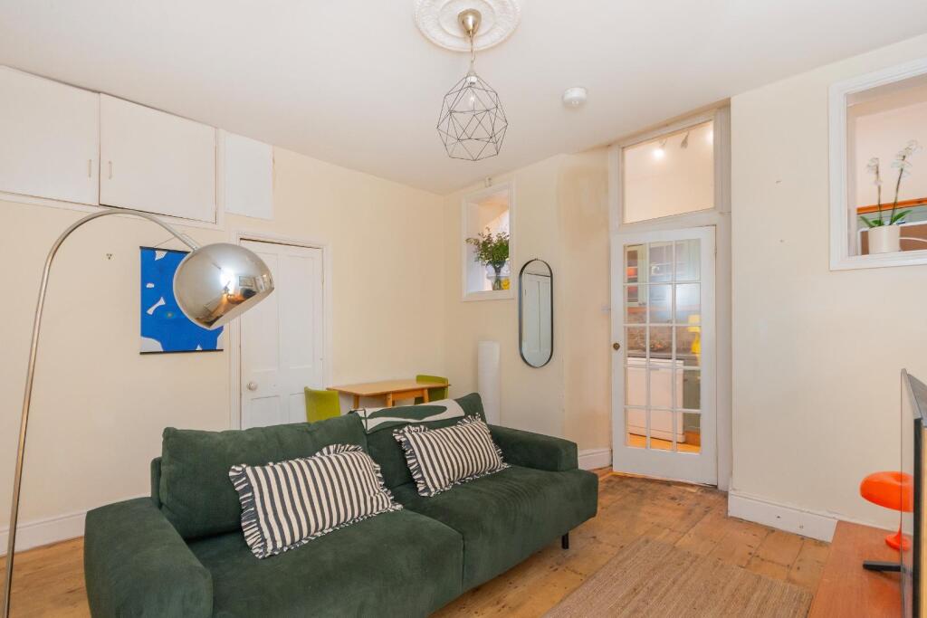 1V6WCM - LGF Living Room A.jpg