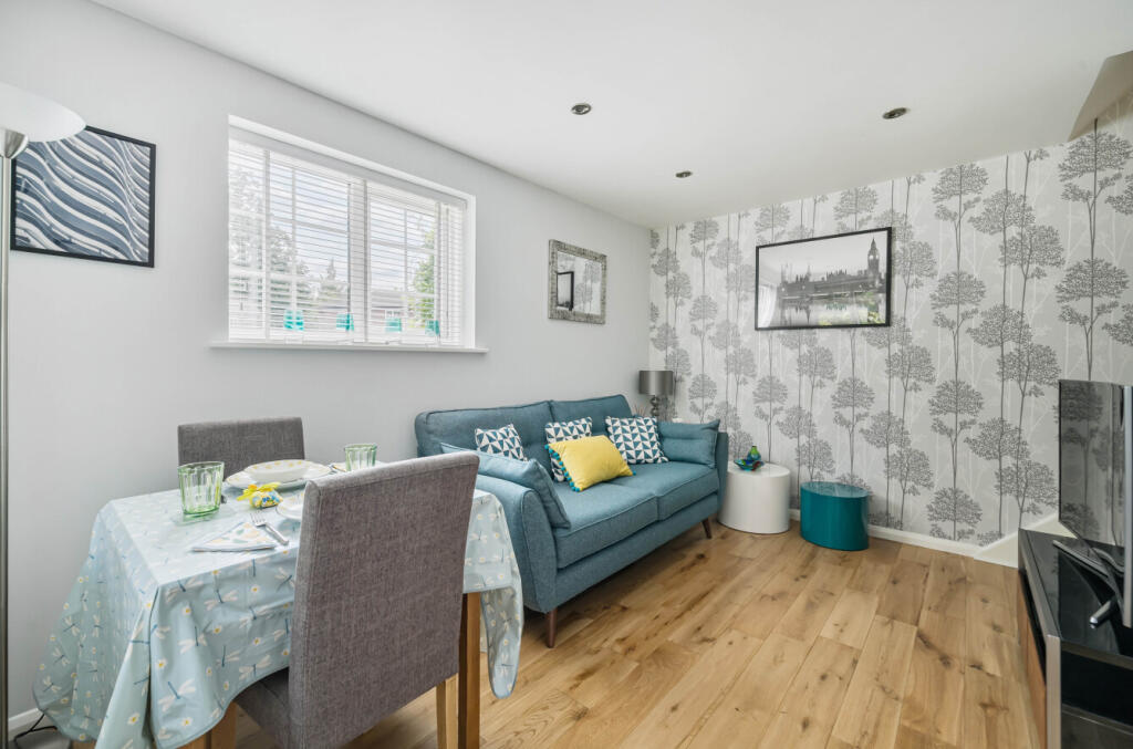 1342273-6-68a8635...