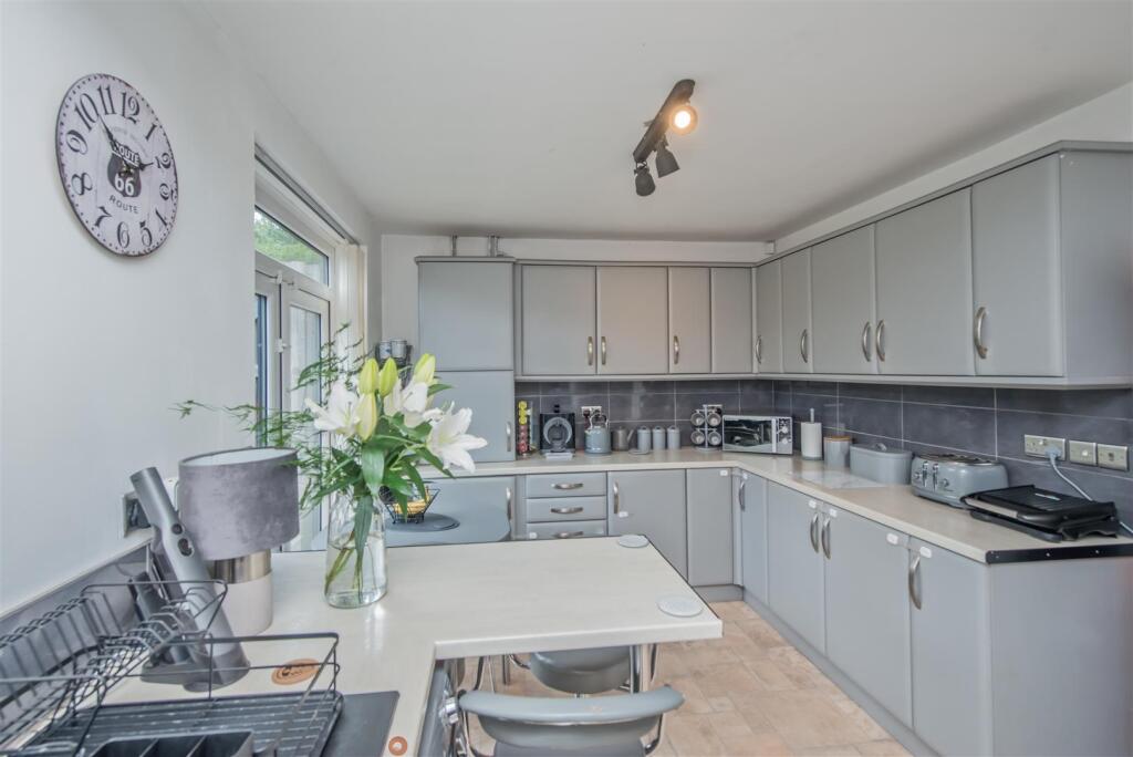 Fitted Breakfast / Dining Kitchen: