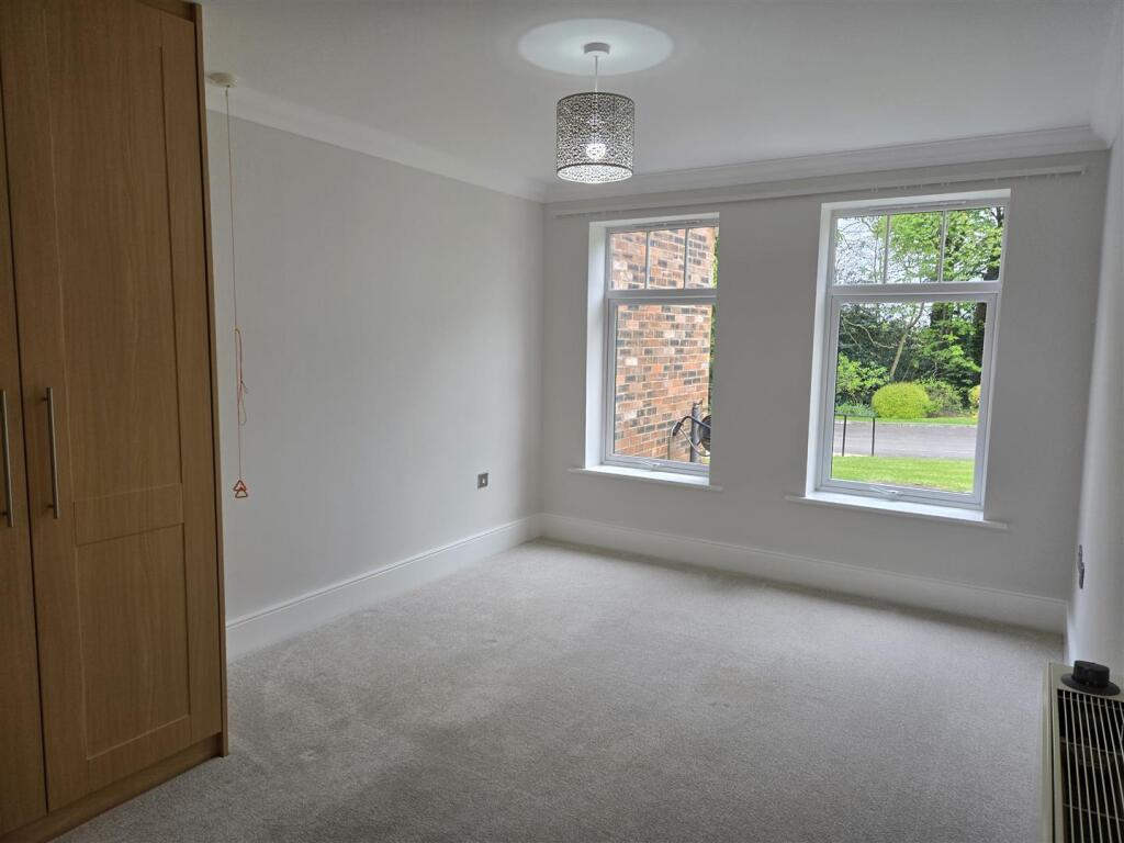 4 Middleton Woods - master bedroom.jpg