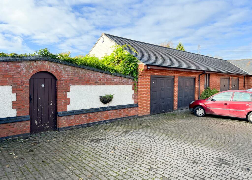 GARAGE AREA
