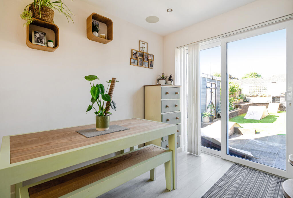 1303014-5-683de74...