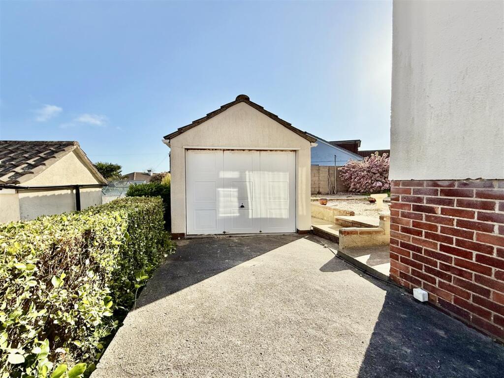 Detached Garage.jpeg