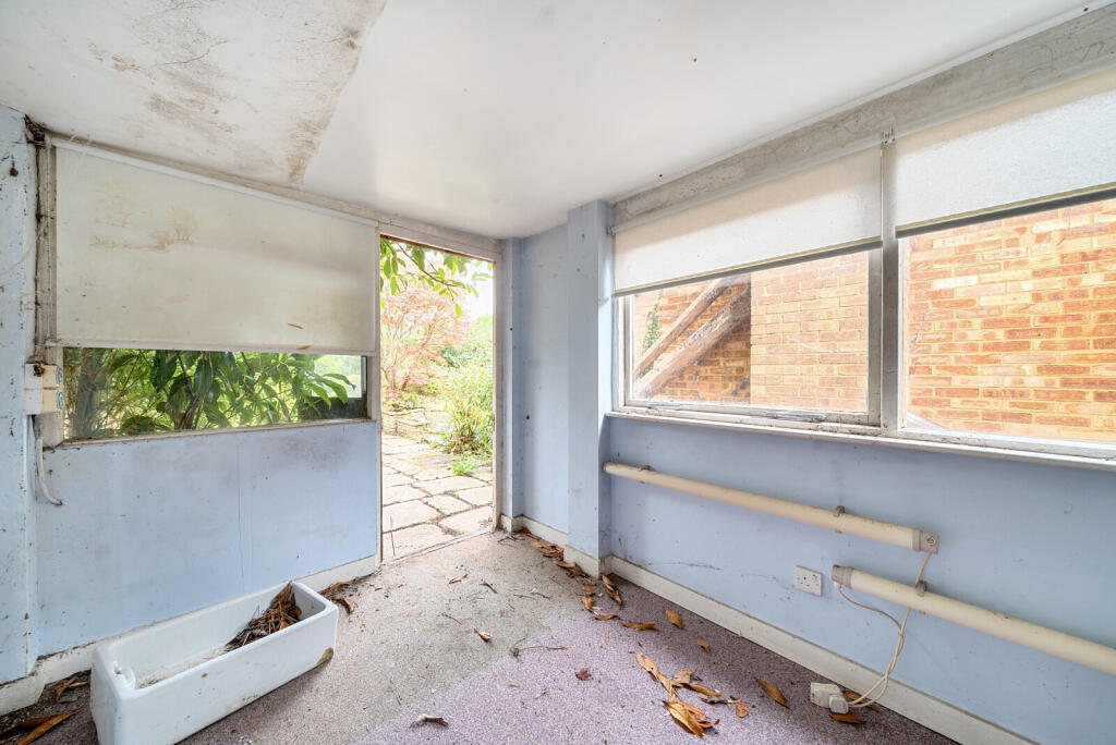 1363126-3-68e4e3d...