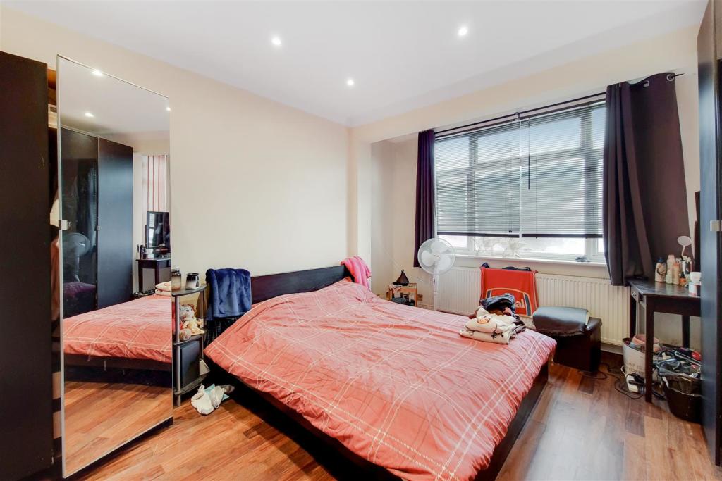 Bedroom 1.jpg
