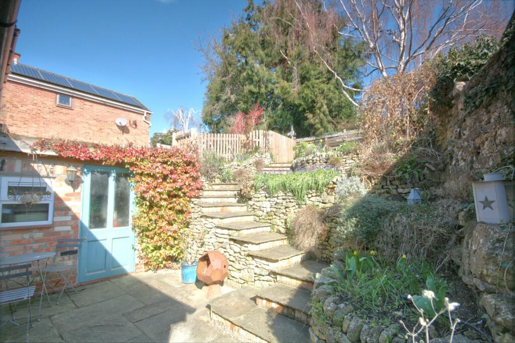 Photograph 12
