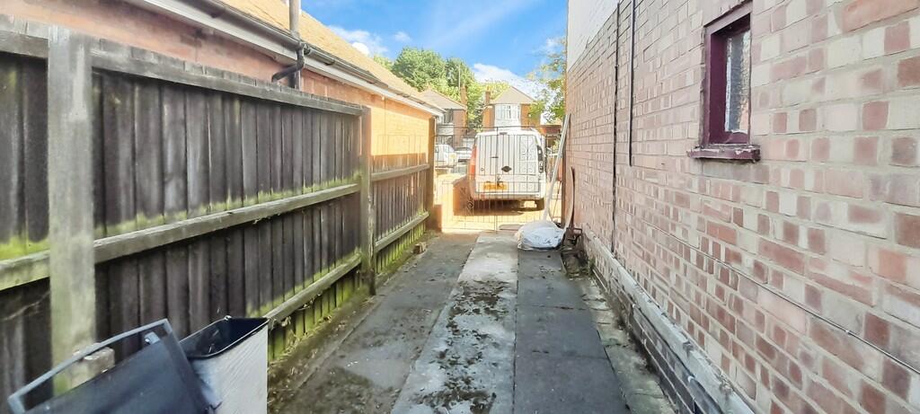 5614cc1b-WhatsApp...